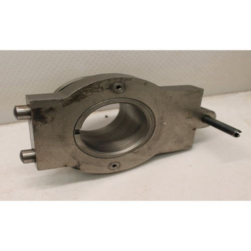 Used Clutch Oil Manifold fits John Deere 4050 4055 4250 4255 4450 4455 4555 4560 4650 4755 4760 4850 4955 4960 RE10392 R77132
